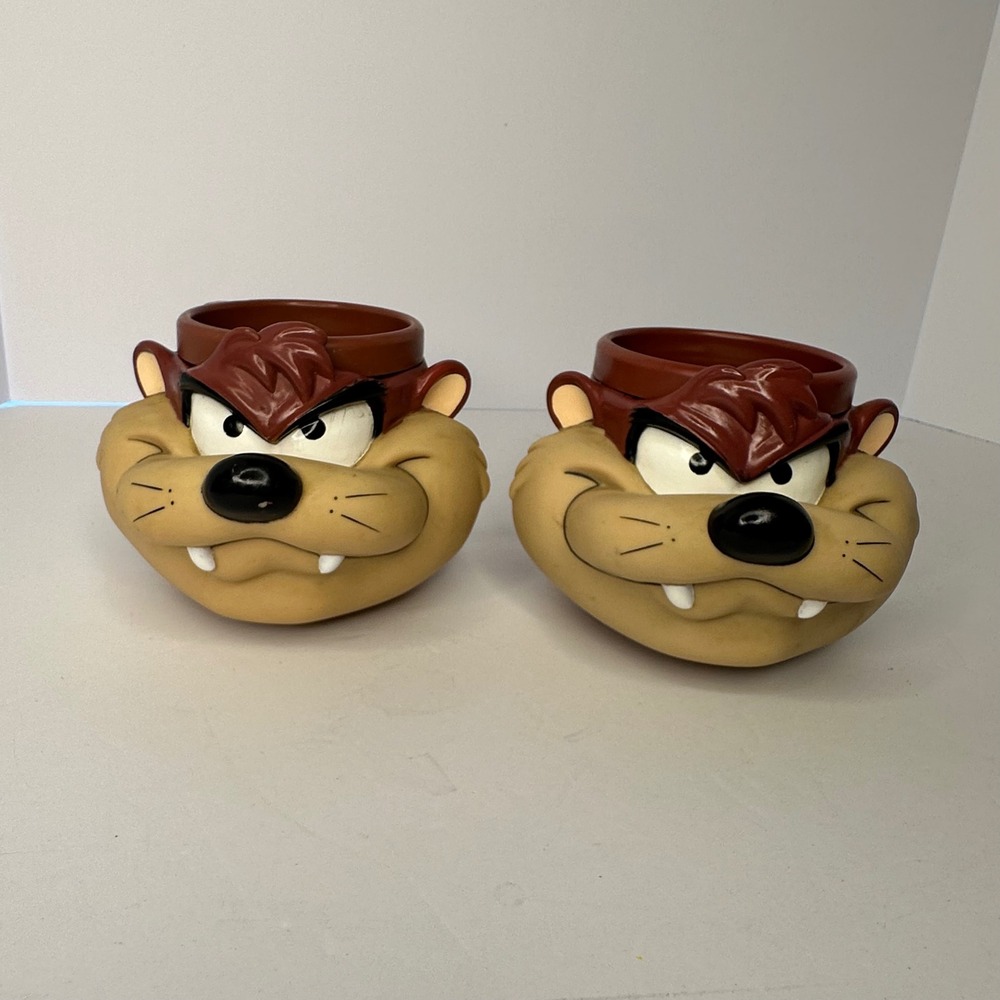 Vintage 1993 Looney Tunes Tasmanian Devil Taz 3D Plastic Mugs Set of 2